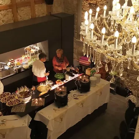 3,5 Z-wohnung, 2 Schlafzimmer Fuer 4 Personen, 30 Min Zuerich -galileo Klettgau