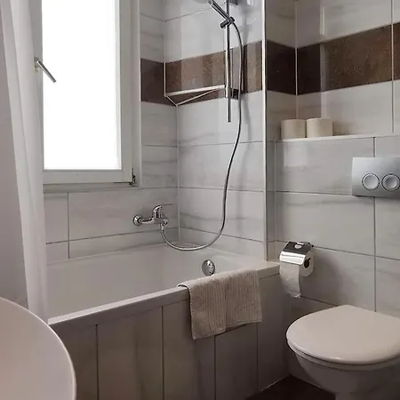 아파트 3,5 Z-wohnung, 2 Schlafzimmer Fuer 4 Personen, 30 Min Zuerich -galileo Klettgau