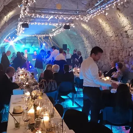 Apartment 3,5 Z-wohnung, 2 Schlafzimmer Fuer 4 Personen, 30 Min Zuerich -galileo