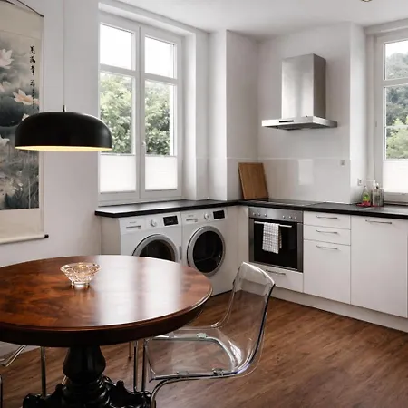 3,5 Z-wohnung, 2 Schlafzimmer Fuer 4 Personen, 30 Min Zuerich -galileo Lägenhet *