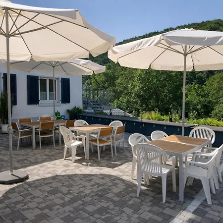 3,5 Z-wohnung, 2 Schlafzimmer Fuer 4 Personen, 30 Min Zuerich -galileo Lägenhet Klettgau